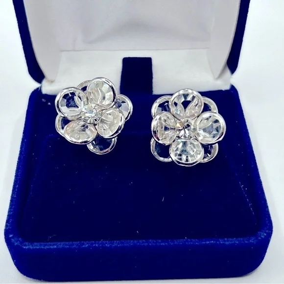 Vintage Crystal Flower Petal Glass Earrings Post Back Silver - Picture 1 of 8